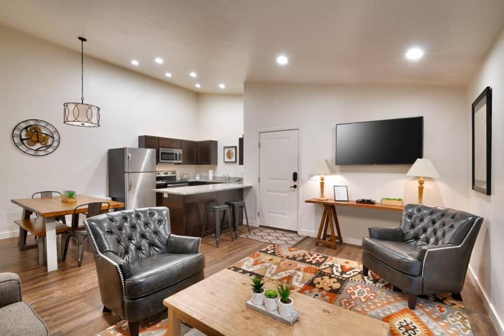 5J Top Floor Redcliff Condo, Pool & Hot Tub Moab Bagian luar foto